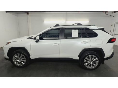 Used 2024 Toyota RAV4 XLE Premium FWD image 5