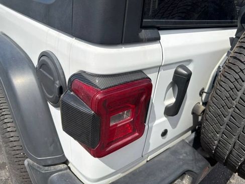 Used 2018 Jeep Wrangler Unlimited Sport S AWD/4WD image 28