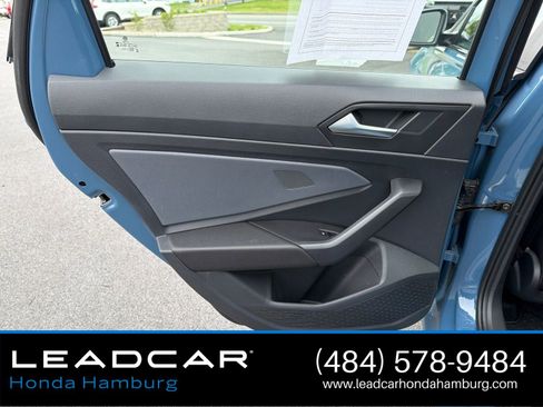 Used 2025 Volkswagen Jetta SE FWD image 11