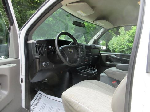 Used 2014 Chevrolet Express 2500 RWD image 31
