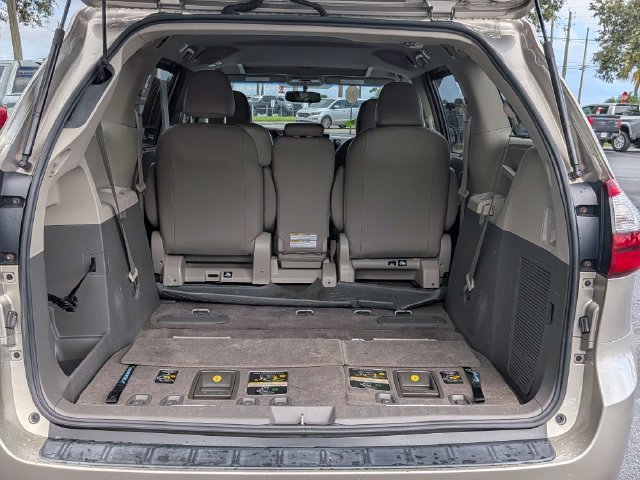 Used 2017 Toyota Sienna XLE FWD image 12