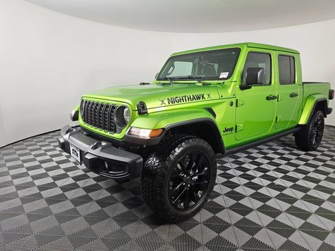 Used 2025 Jeep Gladiator Sport image 10