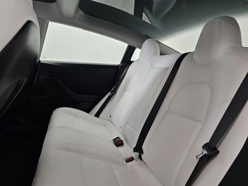 Used 2021 Tesla Model 3 Standard Range Plus image 19