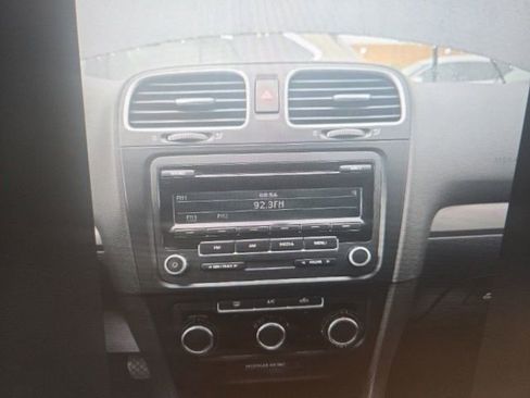 Used 2013 Volkswagen Golf 4-Door FWD image 11