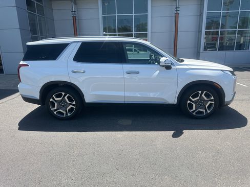 Used 2024 Hyundai Palisade SEL w/ Premium Package image 4