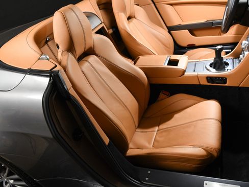 Used 2011 Aston Martin V8 Vantage Roadster RWD image 33