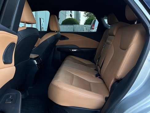 Used 2024 Lexus RX 350 w/ Technology Package image 12