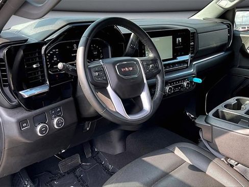 Used 2025 GMC Sierra 1500 SLT image 18