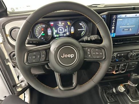 Used 2024 Jeep Wrangler Unlimited w/ Convenience Group AWD/4WD image 14