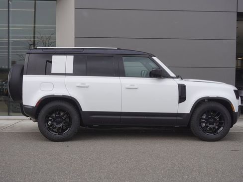 New 2026 Land Rover Defender 110 S image 7