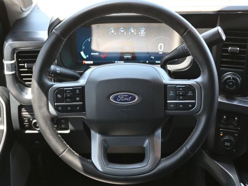 Used 2025 Ford F350 Lariat w/ Lariat Ultimate Package AWD/4WD image 17
