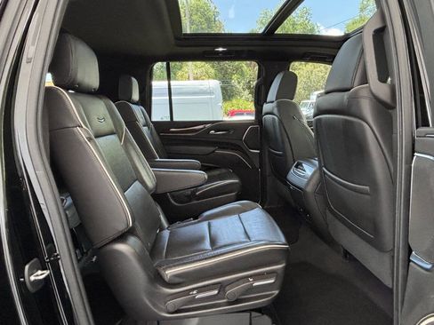 Used 2021 Cadillac Escalade ESV Premium Luxury RWD image 31