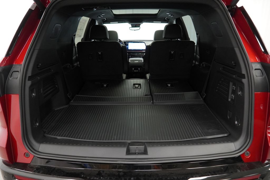New 2027 Chevrolet Traverse RS w/ LPO, Floor Liner Package AWD/4WD image 27