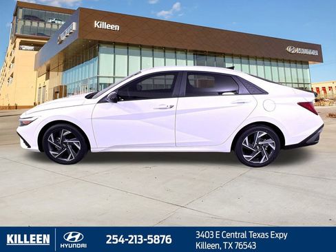 Used 2025 Hyundai Elantra SEL image 5