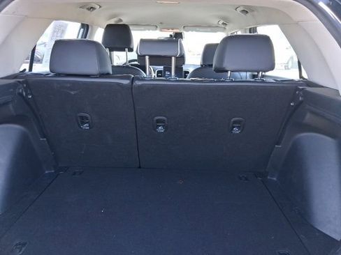 Used 2023 Hyundai Venue Limited image 8