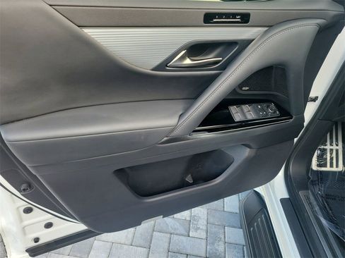 Used 2024 Lexus LX 600 F Sport image 23