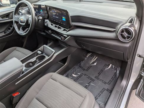 Used 2025 Chevrolet Equinox LT image 30