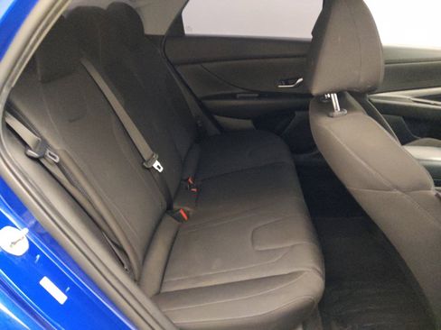 Used 2021 Hyundai Elantra SE FWD image 19