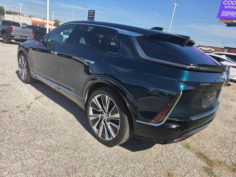 Used 2025 Cadillac Lyriq Luxury w/ LPO, Floor Liner Package AWD/4WD image 4