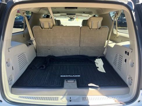 Used 2017 Cadillac Escalade ESV Premium Luxury AWD/4WD image 10