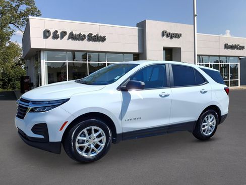 Used 2022 Chevrolet Equinox LS w/ LS Convenience Package AWD/4WD image 4