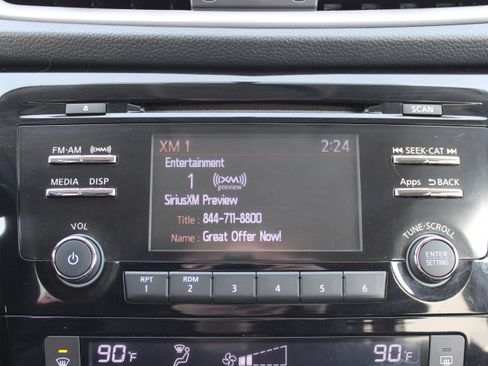 Used 2016 Nissan Rogue SV image 18