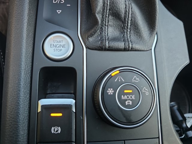 Used 2021 Volkswagen Atlas SE w/ Towing Package AWD/4WD image 29