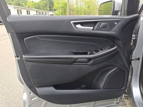 Used 2020 Ford Edge Titanium AWD/4WD image 12