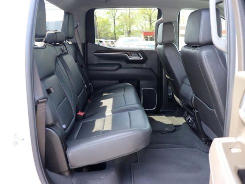 Used 2025 GMC Sierra 1500 SLT image 13