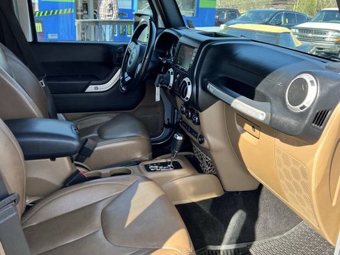 Used 2015 Jeep Wrangler Unlimited Sahara w/ Dual Top Group image 5