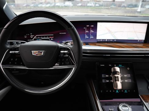 Certified 2025 Cadillac Escalade ESV Sport Platinum w/ LPO, ONYX Package image 9