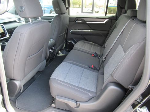 Used 2025 GMC Acadia Elevation image 31