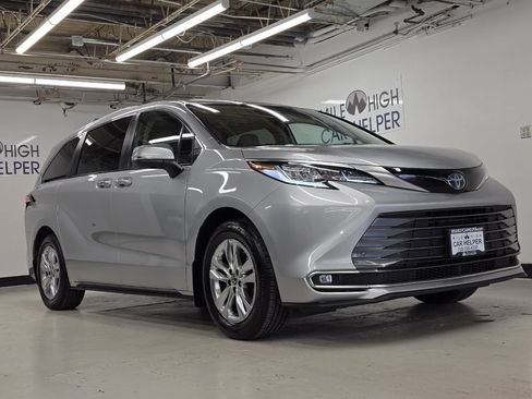 Used 2022 Toyota Sienna Limited AWD/4WD image 19