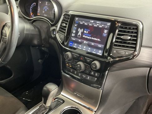 Used 2021 Jeep Grand Cherokee Laredo X image 15