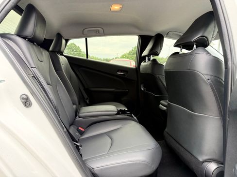 Used 2017 Toyota Prius Prime Advanced FWD image 19