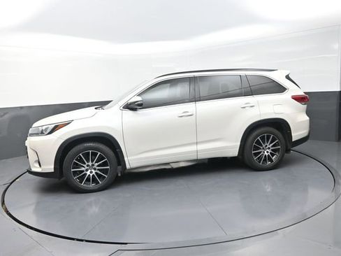 Used 2018 Toyota Highlander SE AWD/4WD image 40