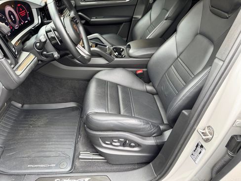 Used 2024 Porsche Cayenne Turbo GT AWD/4WD image 39