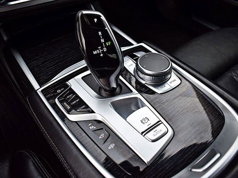 Used 2022 BMW 740i RWD image 46