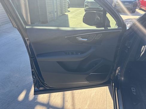Certified 2025 Audi Q7 3.0T Prestige image 10