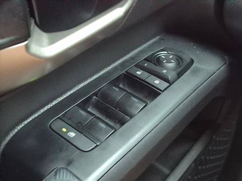 Used 2025 Toyota Tacoma TRD Sport RWD image 12