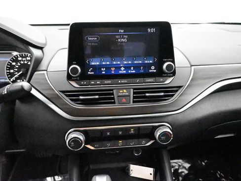Used 2023 Nissan Altima 2.5 SV FWD image 13