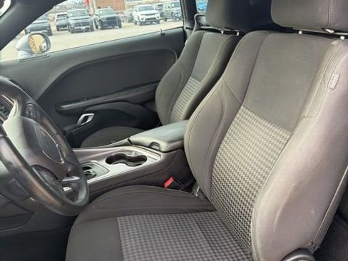 Used 2016 Dodge Challenger SXT image 12