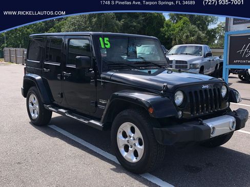 Used 2015 Jeep Wrangler Unlimited Sahara w/ Connectivity Group AWD/4WD image 1