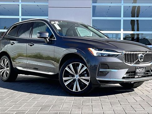 Used 2022 Volvo XC60 T8 Inscription w/ Advanced Package image 3