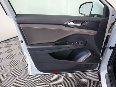 Used 2022 Volkswagen Taos SEL w/ Panoramic Sunroof Package image 25