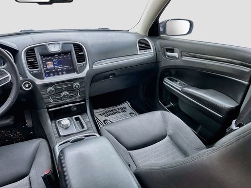 Used 2022 Chrysler 300 Touring w/ Sport Appearance Package RWD image 21