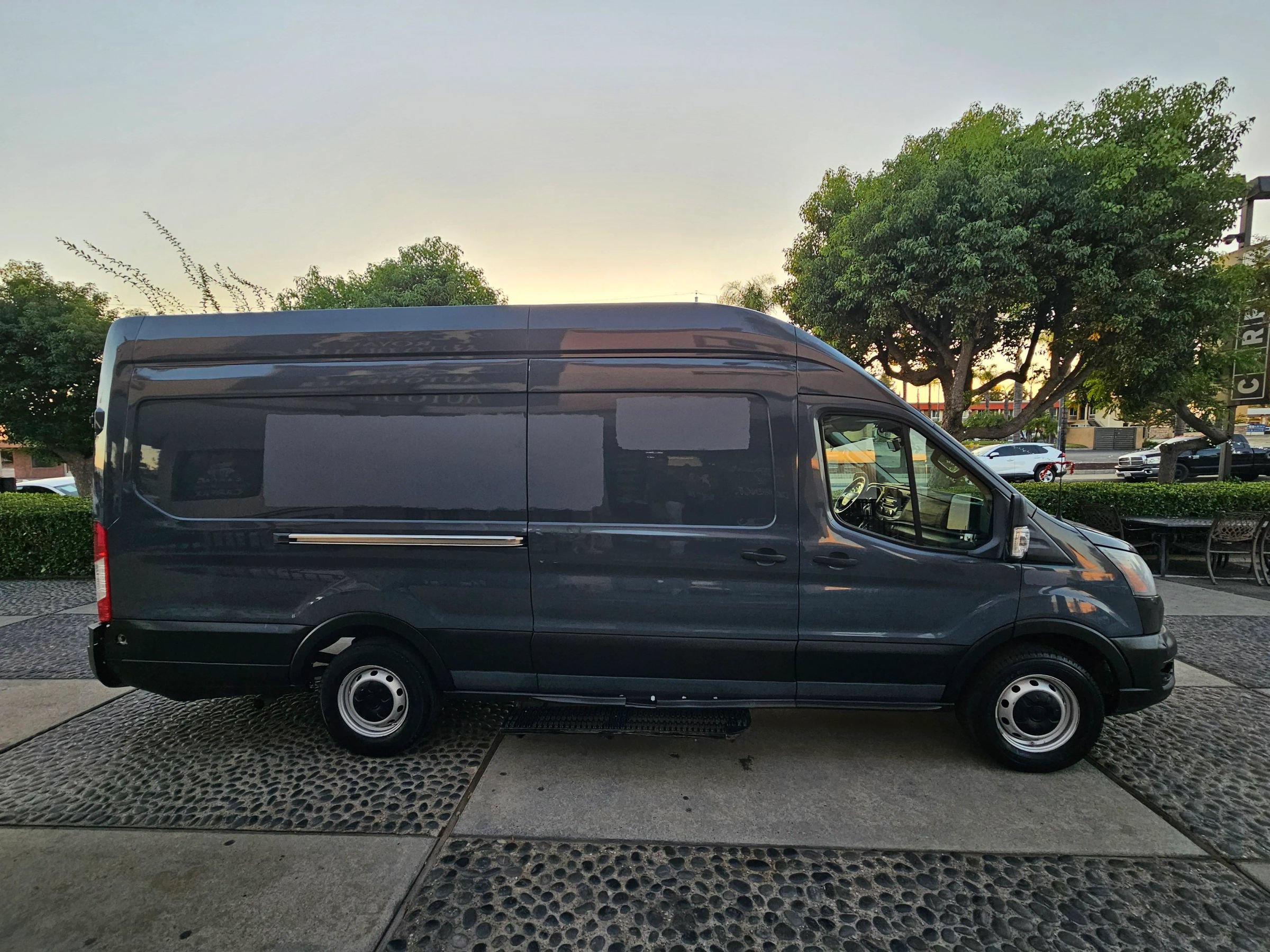 Used 2020 Ford Transit 250 148 High Roof Extended RWD image 4