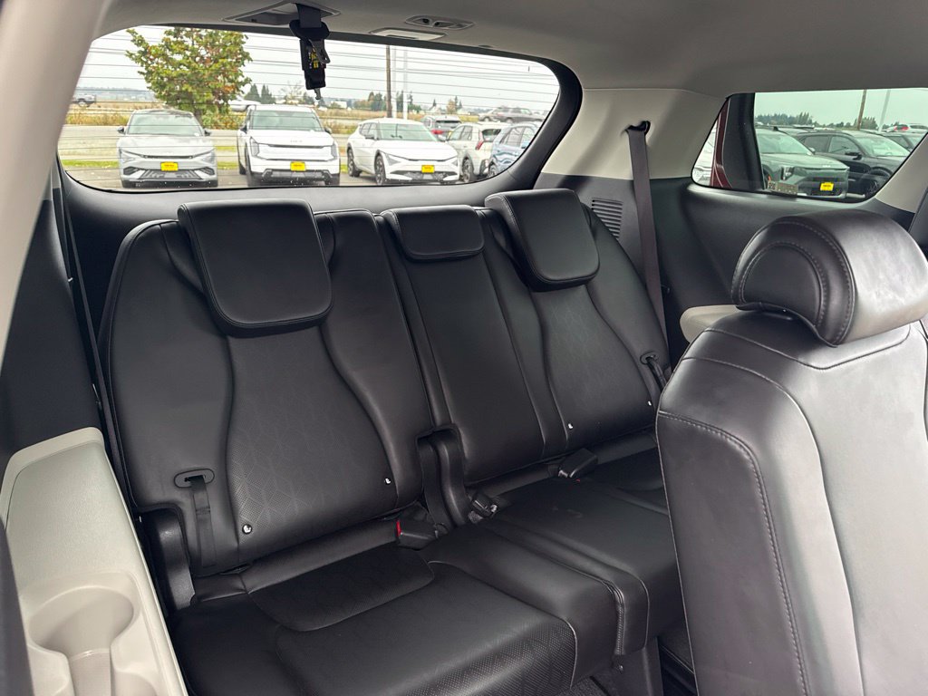 Certified 2022 Kia Carnival LX FWD image 17