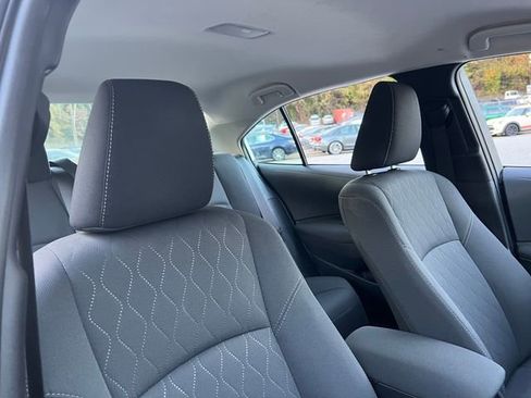 Used 2025 Toyota Corolla LE image 29