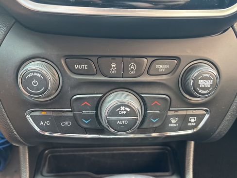 Used 2019 Jeep Cherokee Overland AWD/4WD image 66